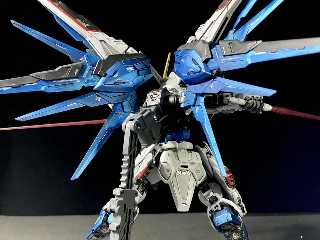 ハイマットモード背面これようにアクションベース2を買い足したのですが、重くてでかいMGSDフリーダムにはちょっと力不足だったようです。支柱を伸ばすと支えきれない…😓持ってないけど、アクションベース1か4なら良かったのかな?