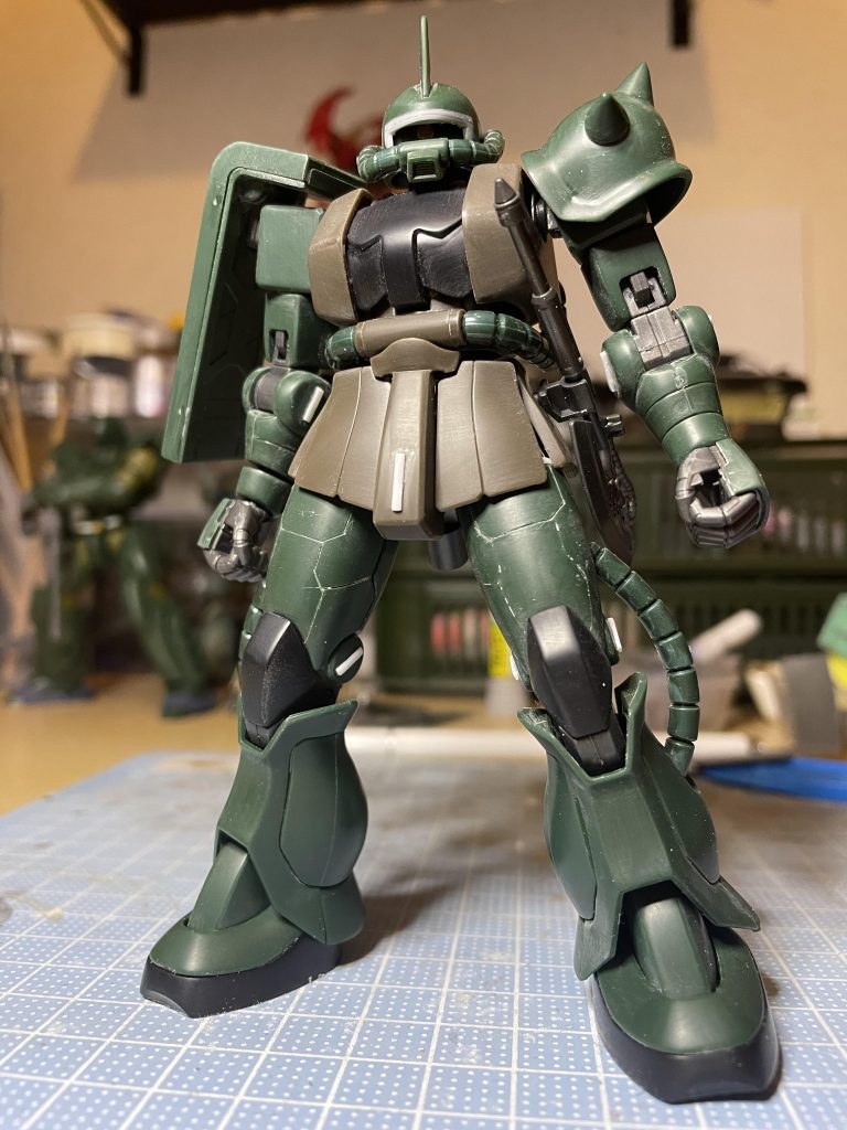 スジボリとモノアイ周りを小さくしました。