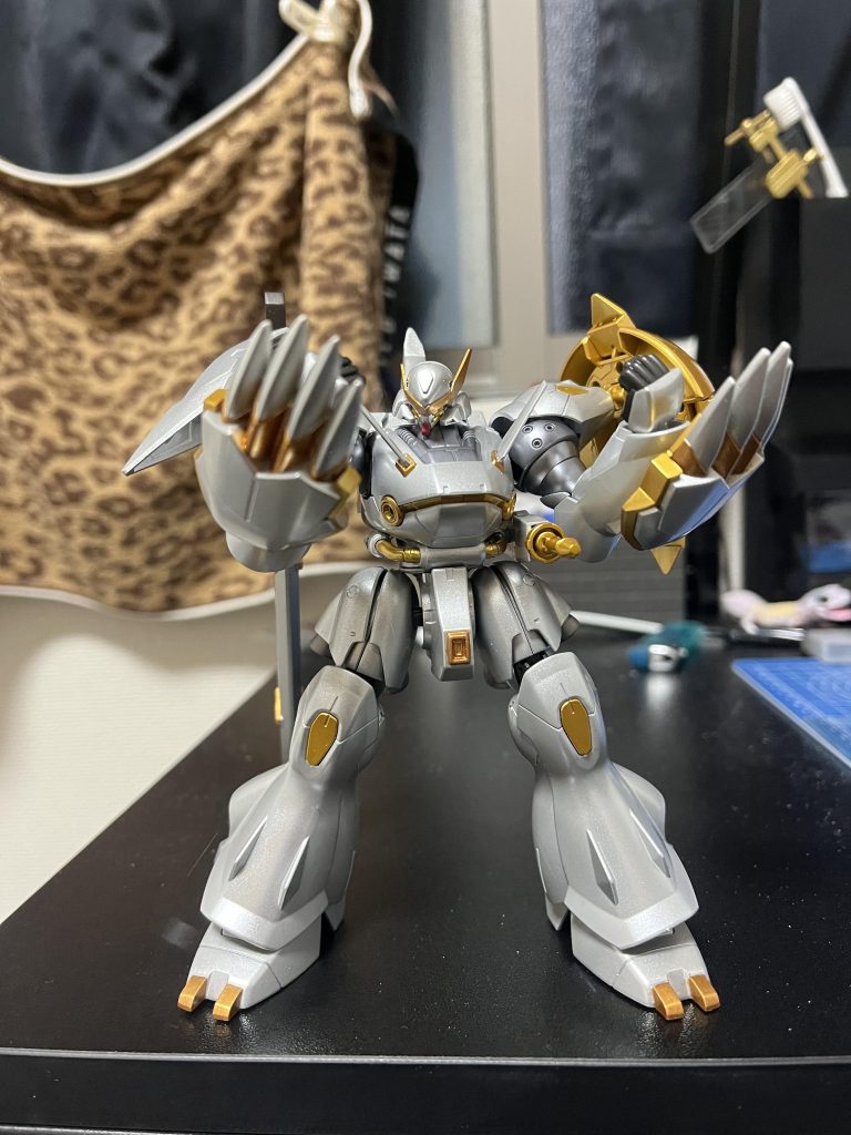 各種武装と腕、脚にはネオジム磁石内蔵なので付け替えて遊べます