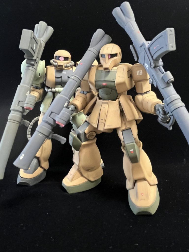 という事で、前々回のA型風キンバライトザクと合流。やっぱ同系色・近い系統の機体が並ぶといい感じになりますね。