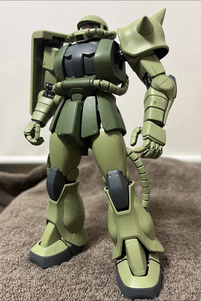 ザクです。こちらはMGのJ型です♪ 写真で色味が全然変わってしまいます笑