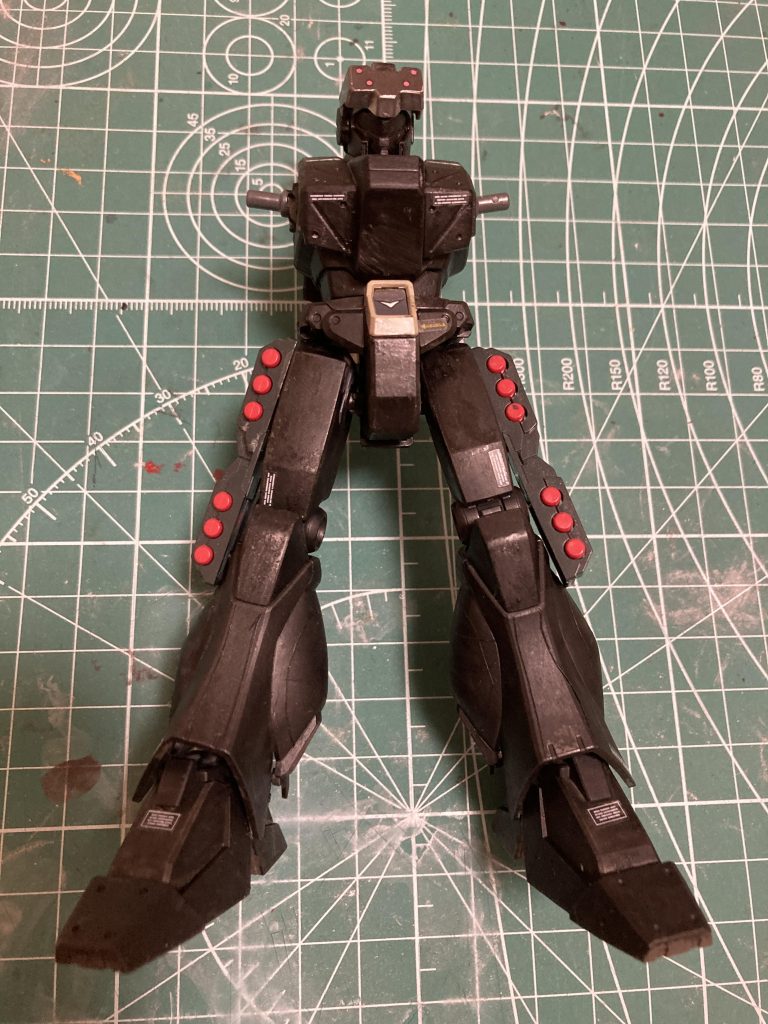 ジェガンは大好きだから悩んで艶消し黒を選択。なかなか良い感じ。