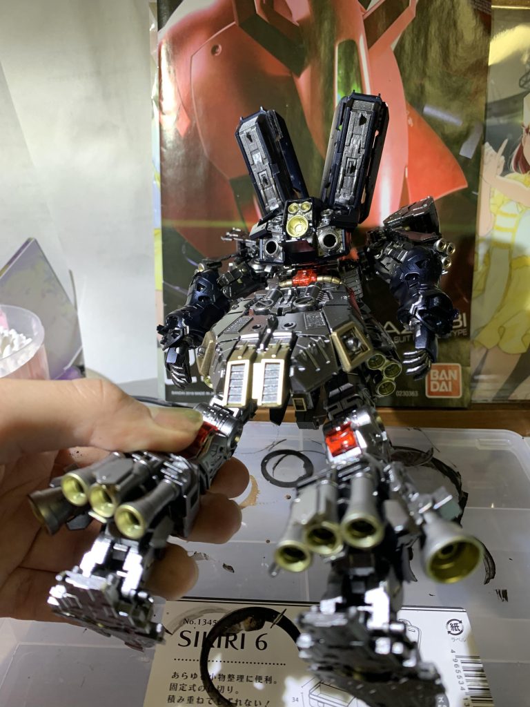 バーニア内部は金で塗装　外装の黄色部分も金で塗装しましたが、色味を変えてます。