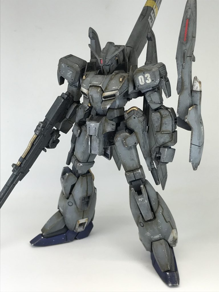 ここから今回手を加え完成させましたMr.ウェザリングカラーマルチブラックでウォッシング（20分）→水性ホビーカラー焼鉄色でチッピング（40分）→水性ホビーカラーシルバーでチッピング（5分）＋爪楊枝の先でハゲ表現追加（5分）嫁がAmazonプライム・ビデオでブルーロックを見始めたので一緒に鑑賞（30分）🙄私、アニメは今はほとんどみないのですが（水星すらまだ全話見てない）…ブルーロックめちゃ面白いのですわ…