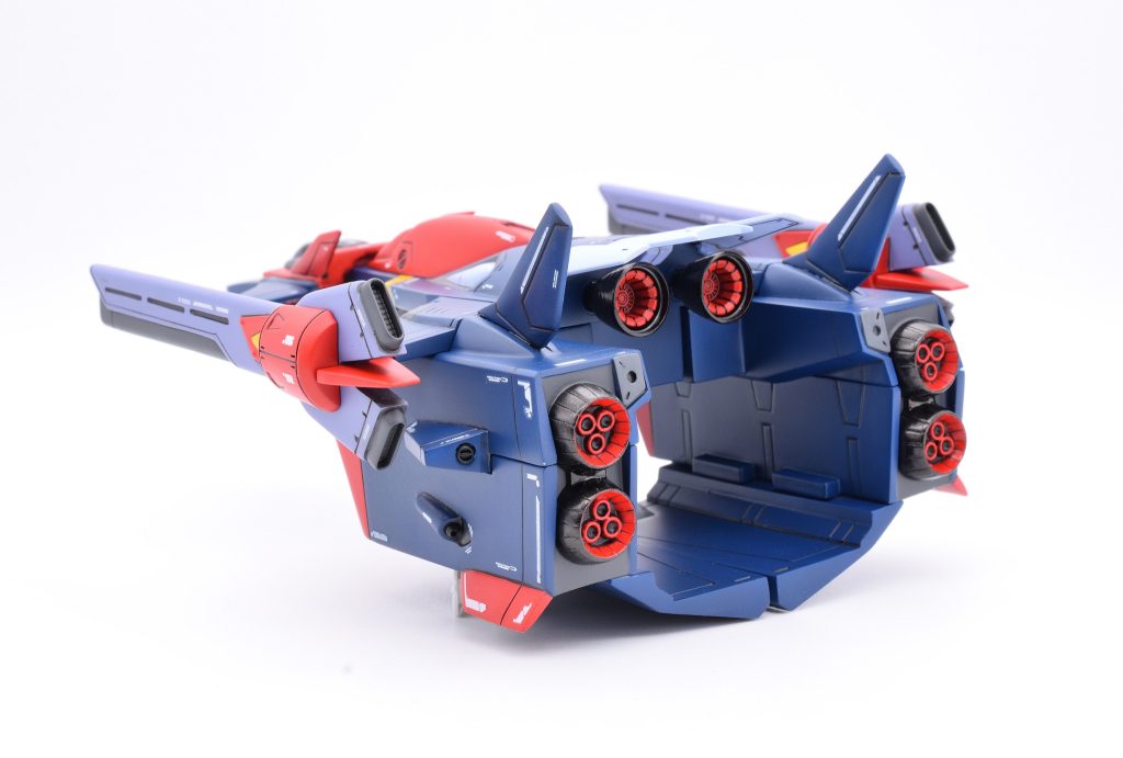 1/100のGファルコンを参考にモールド等を追加。造形が省略されていたバーニアなどはディテールアップパーツに変更しています。