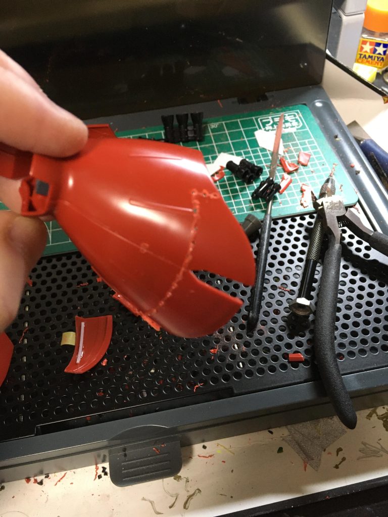 純正を生かしつつというのは、カットして使っているからです。