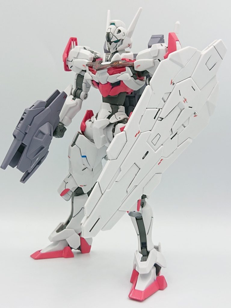 上記したように胴体部分の延長以外は基本工作を丁寧に行いました。デカールは本当だったら水星の魔女シリーズが出るまで待った方が良かったかもしれませんが、今回はいつものユニコーンガンダム用のデカールを使用しています。