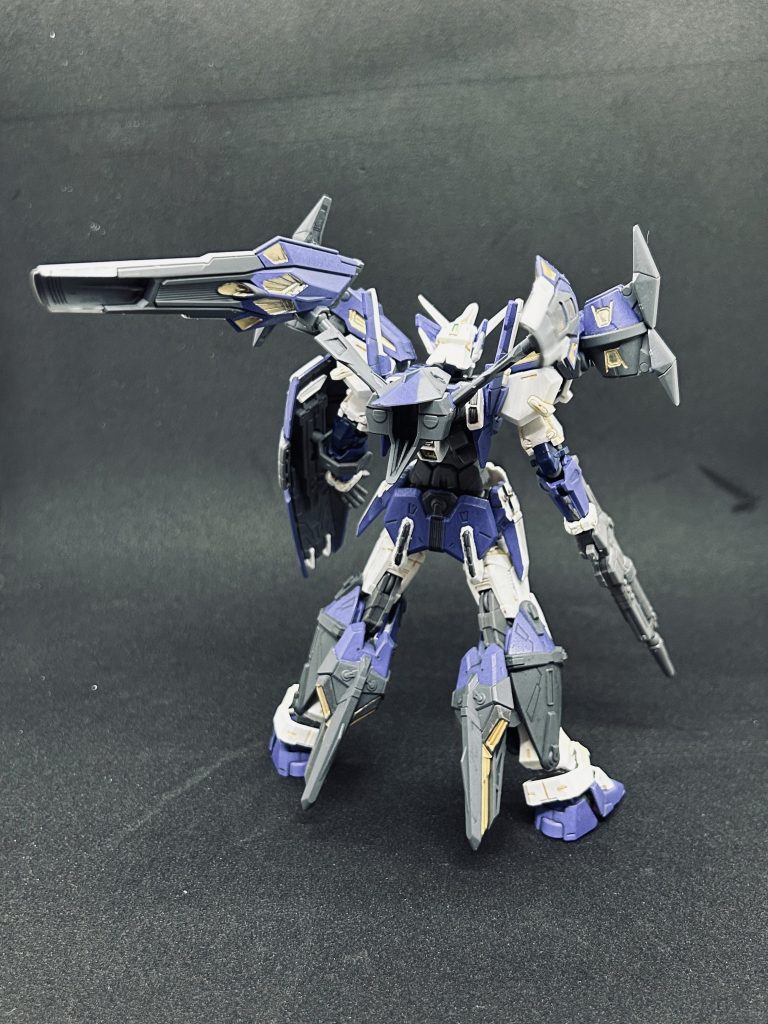 セイラマスオ氏は今回のオマージュ元の作例を発表する1年ほど前に、ガンダムL.O.ブースターの作例も発表しているのですが、こちらもかなりハイセンスなので、キットが手に入ればまたオマージュした作品を制作したいですね。