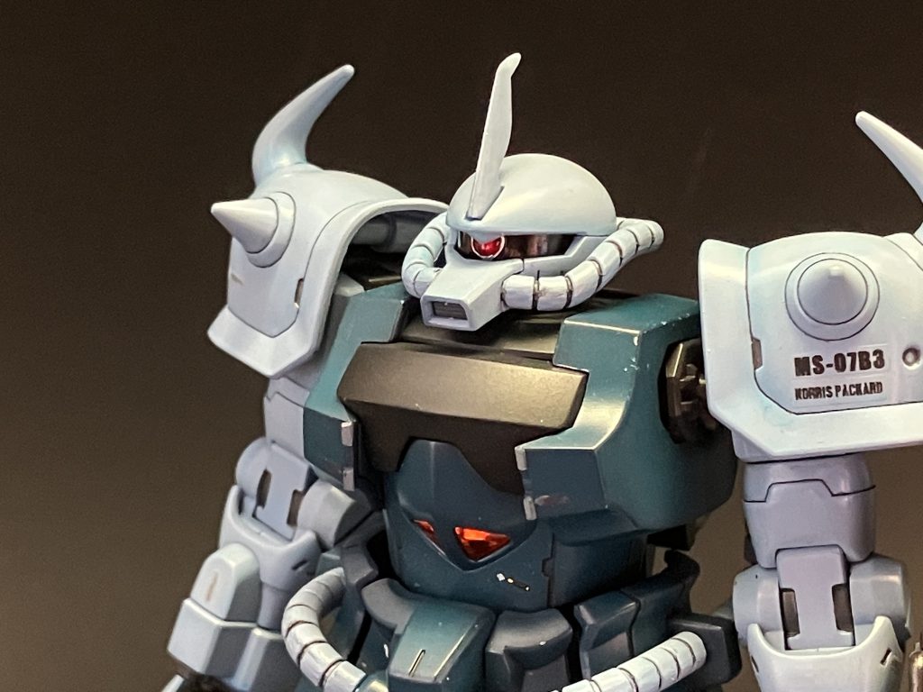 肩のダボが丸見えですね・・・こういった所は処理しておくべきですね。