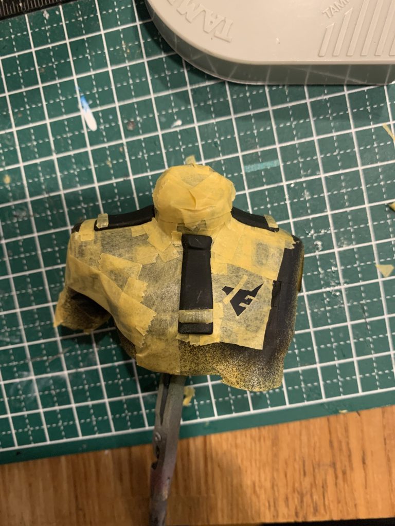 学園の校章はマスキングをくり抜いて再現