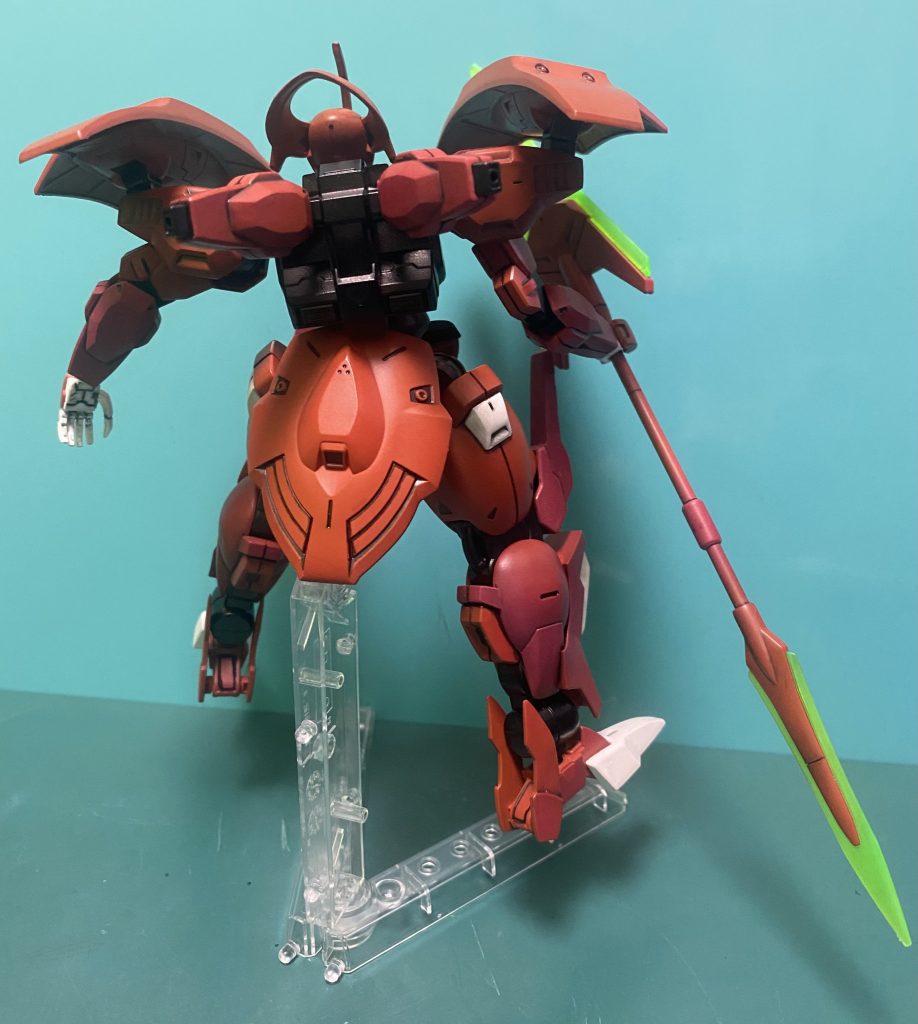 足首パーツも武器になるので、ダリルバルデはスタンド付きで、ディスプレイしやすい。メッサーラの足が有線のドローン的な感じですが、この動きは人ではコントロールむずいだろうね。さすがAI搭載型。