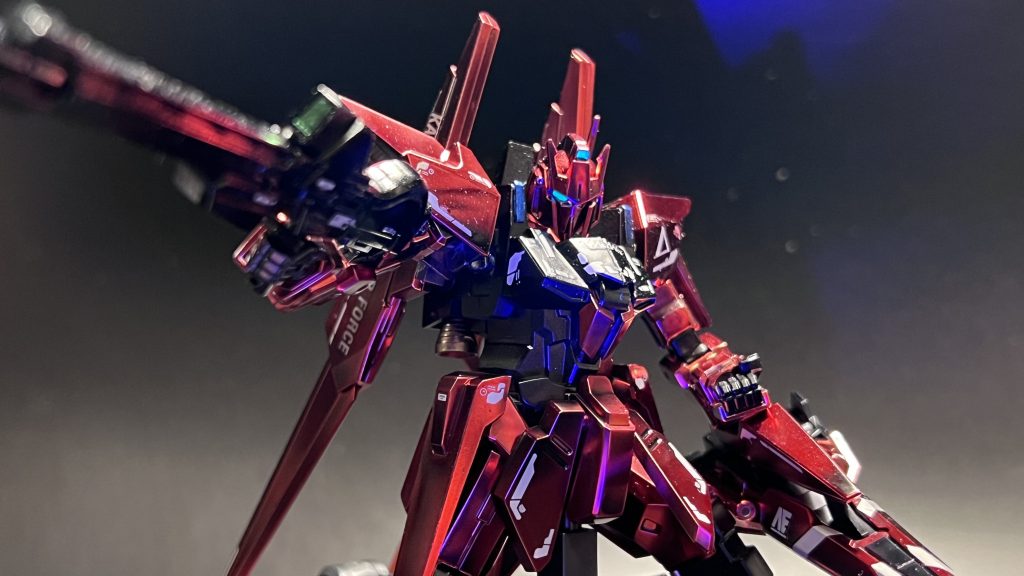 ツインカメラは蛍光塗装をしたクリアパーツにしてあります。