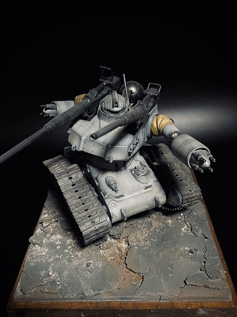 モチーフは『ジ•オリジン』での一幕。サイド3ムンゾを亡命、脱出を図るキャスバル、アルテイシアがラル派の手引きで連邦駐屯軍のガンタンクを奪って……というところ。