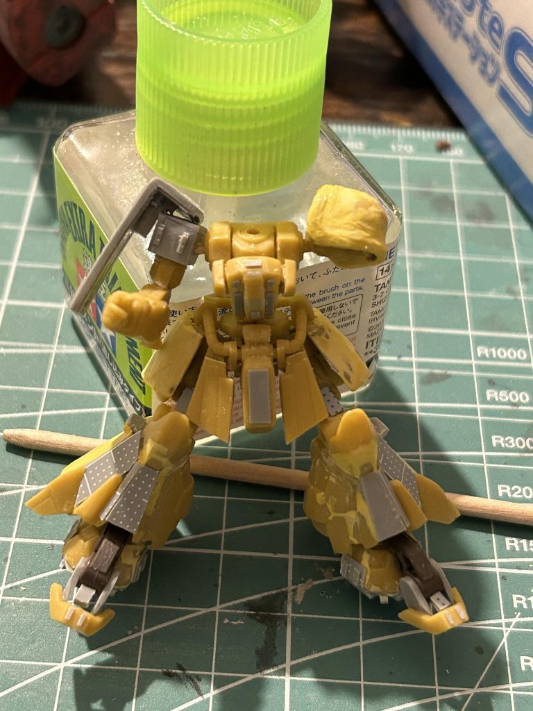 肩とサイドスカートなどはパテ盛りで整形してます。