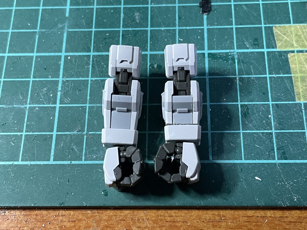 前腕が長く見えるので、2mmほど短縮しました。