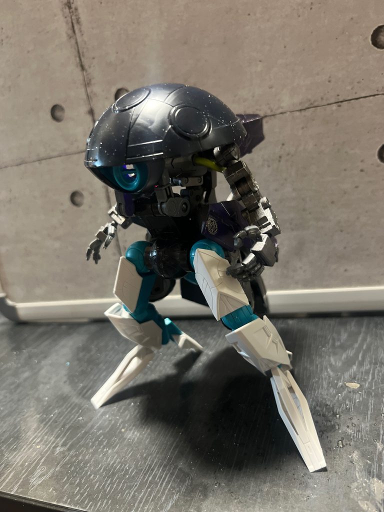 ウォドムポッド型追加アーマーで踏破性能の向上と装甲強化によってノーマル状態よりも行動範囲が広くなっています。