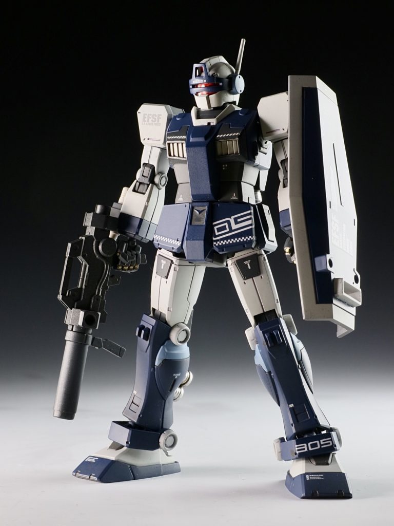 303とともに前衛を担当する305取り回し重視の射程はやや短めの火器と標準型シールドを選択