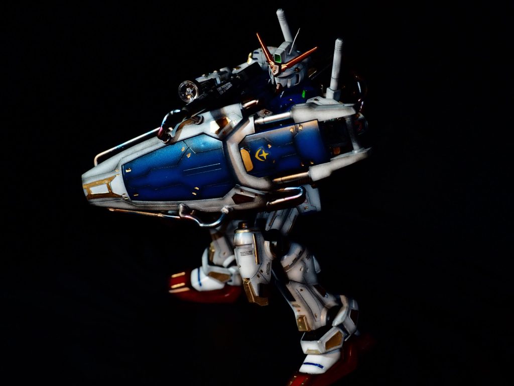 シールドにもマフラーみたいなパイプ！そして焼け塗装👍