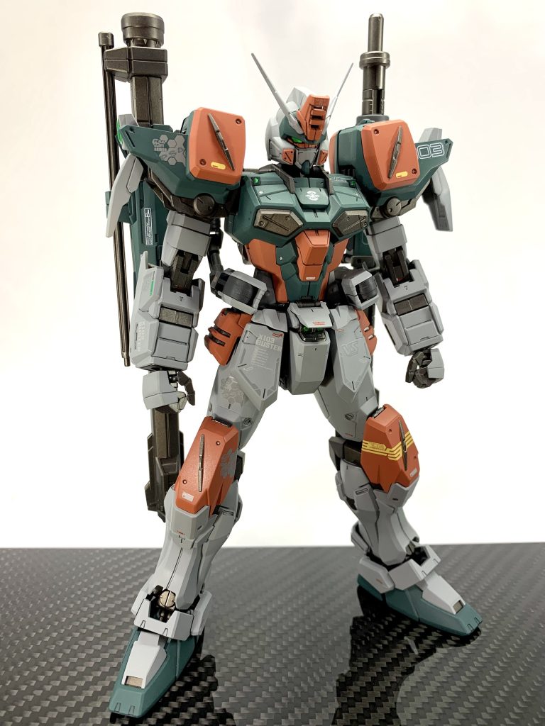 フレームのメタリック色はツヤを残すか最後の最後まで悩みましたが、全艶消し仕上げにしました。