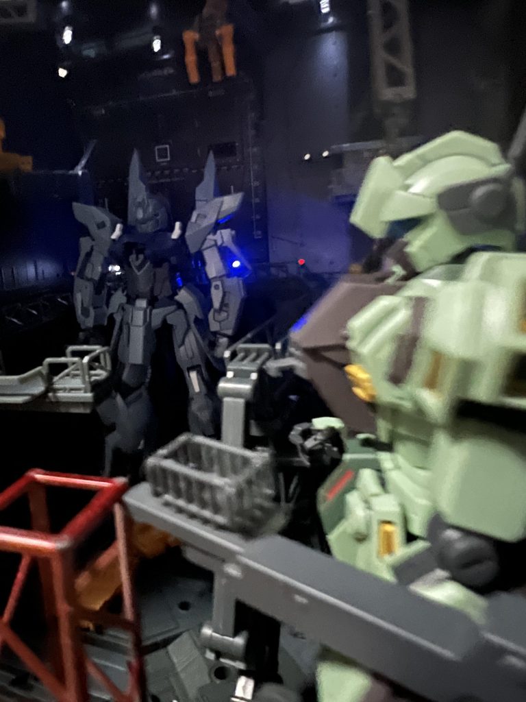 AE & 地球🌏連邦軍ロンド•ベル部隊ネェルアーガマ内MS格納庫ジオラマ–2枚目/制作者：SINANJU