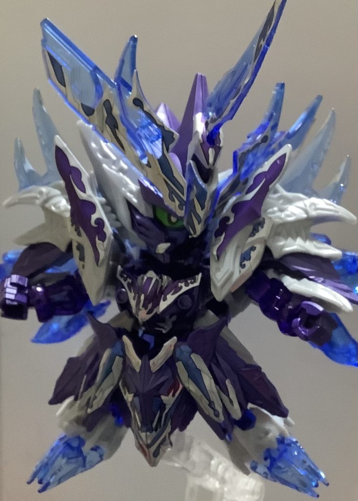 と言うことで、完成しました!カッコいい!ドラゴンって感じがしていいですね。ただ一つ、言わせてほしい。シールが多い。このキットシールがなんと54枚!対象年齢は8歳になっているんですが、10歳でもむずい気がします。後少しだけ色分けすればもっと簡単だったかもですね。