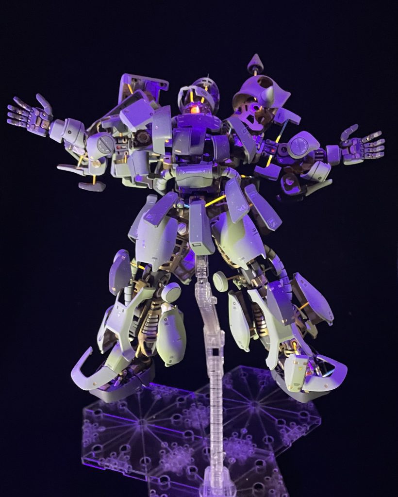 もっと装甲が弾け飛ぶような感じにしたかったけど無理でした〜集中線でもバックにしたらよかった？