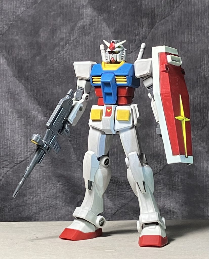 ●エントリーグレード顔はG30th、シールドはFGの物に交換。肩アーマーはビヨンドグローバルの物に交換。可もなく不可もなくって感じになりました。ビヨンドグローバルの肩アーマーは小さくてシルエットを邪魔しないので好きです。