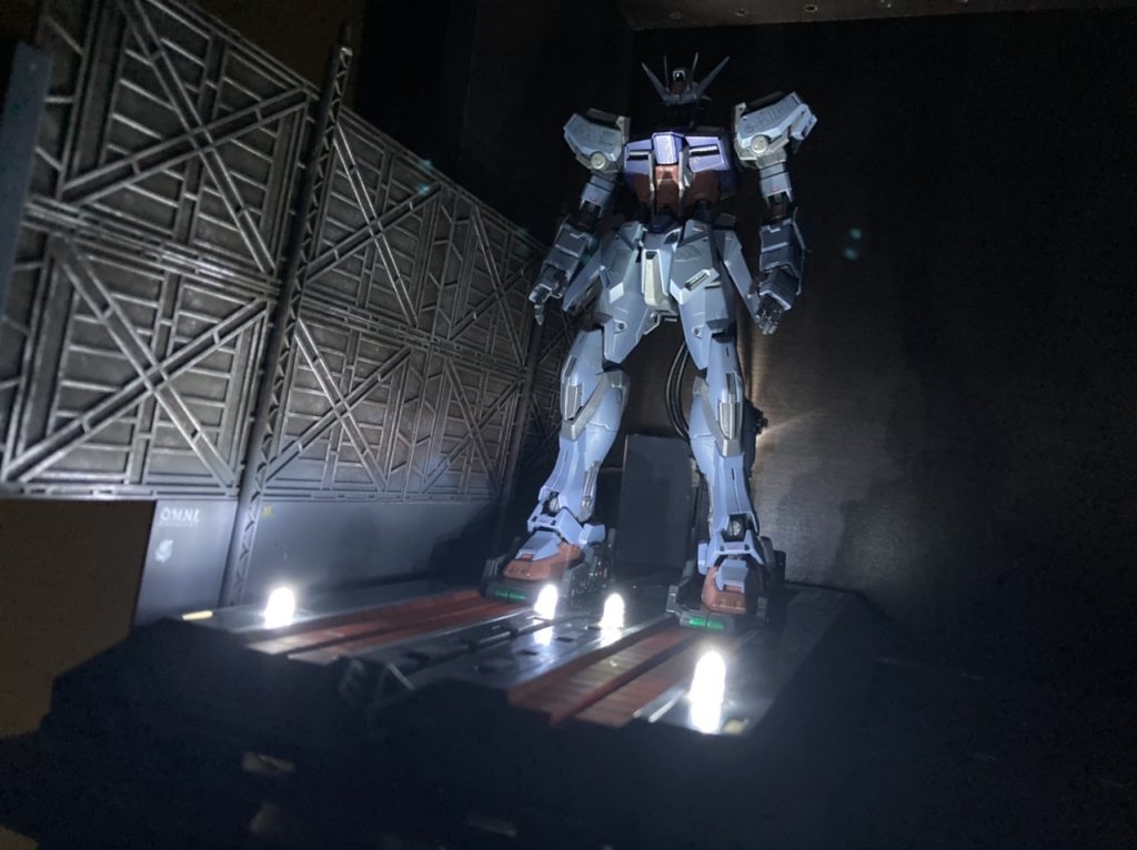 台座は制作途中です