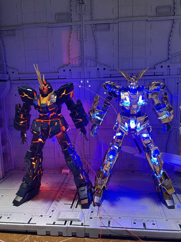 HGフェネクスとの比較。デストロイモードにした時また並べてみます。