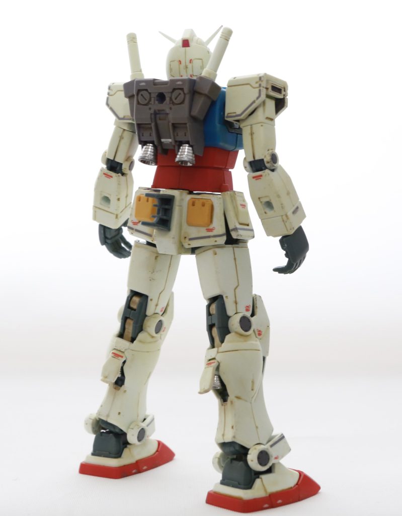 背面。バーニアはガンダムマーカーで即席メッキ調に。