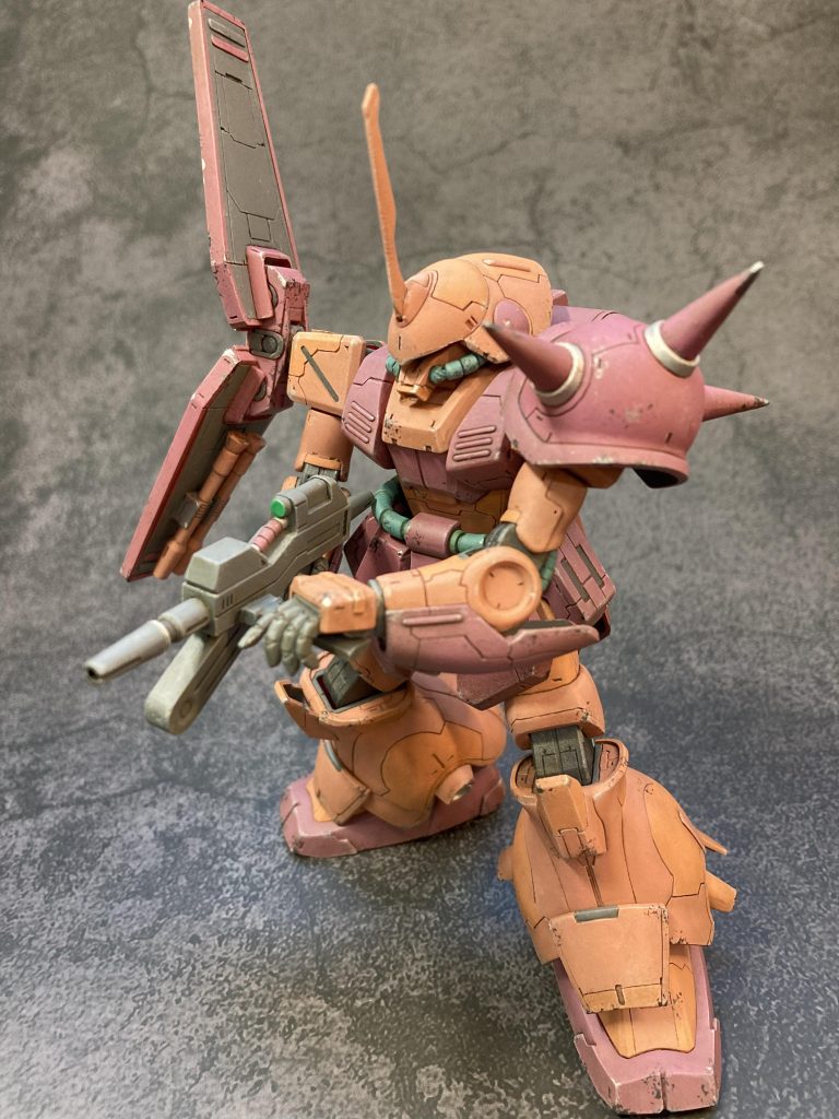 パッケージっぽいポーズ。