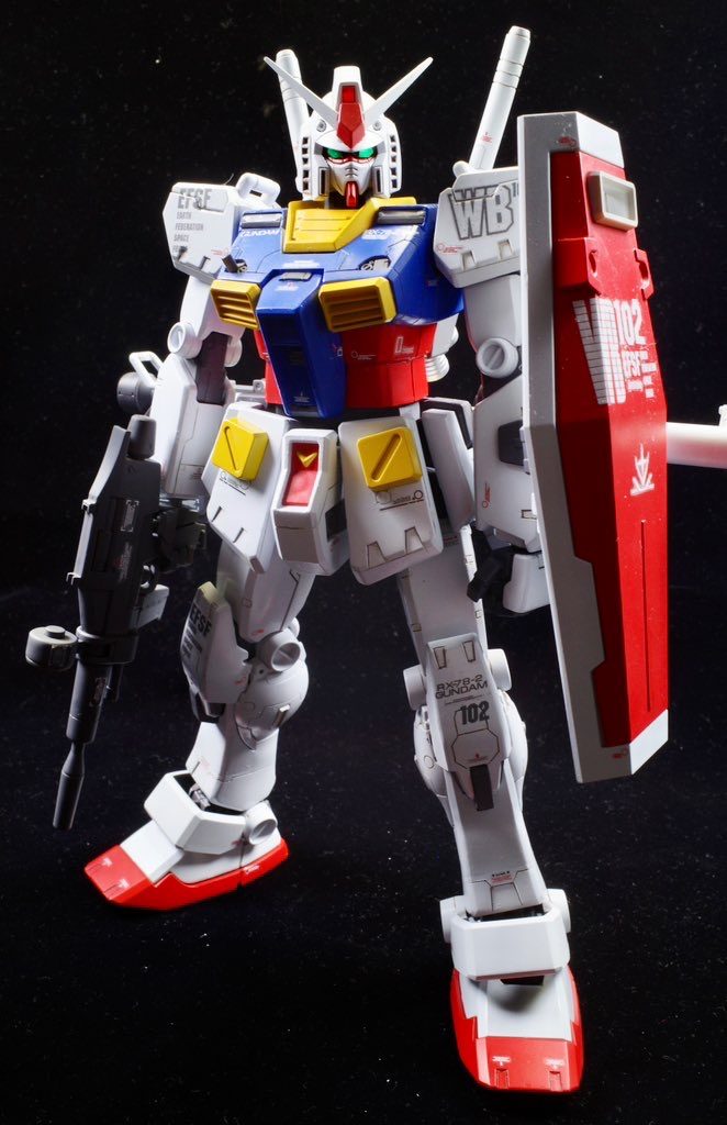 モデグラの記事を参考に同じポーズで撮影しました。