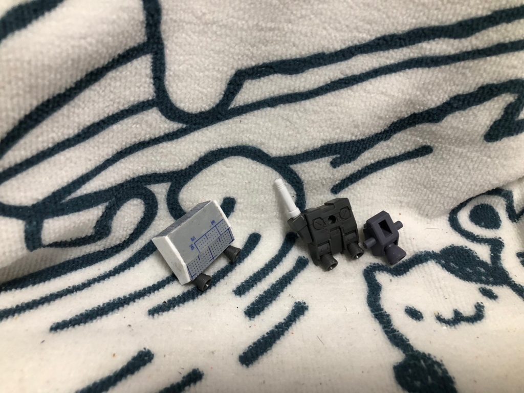 今回少し触れたバックパックオリガンのパックパックを左右で分解後，コアガンのバックパックに接続し作成。