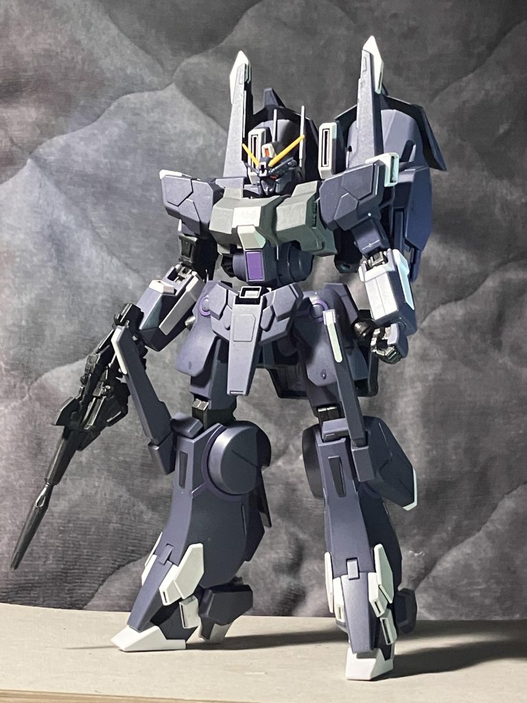 バナージが乗るシルヴァ・バレトの改修機という渋みと、抜群の存在感もありカッコいいです。