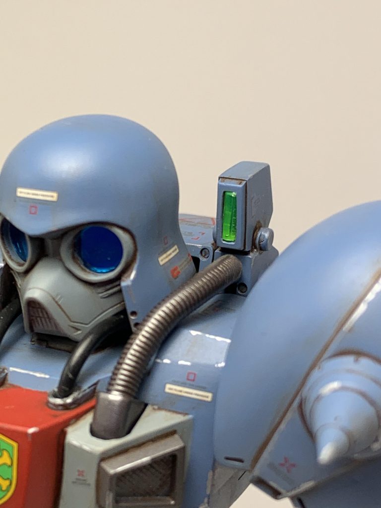 バックパックのセンサーはクリアパーツのランナーを削って作りました。