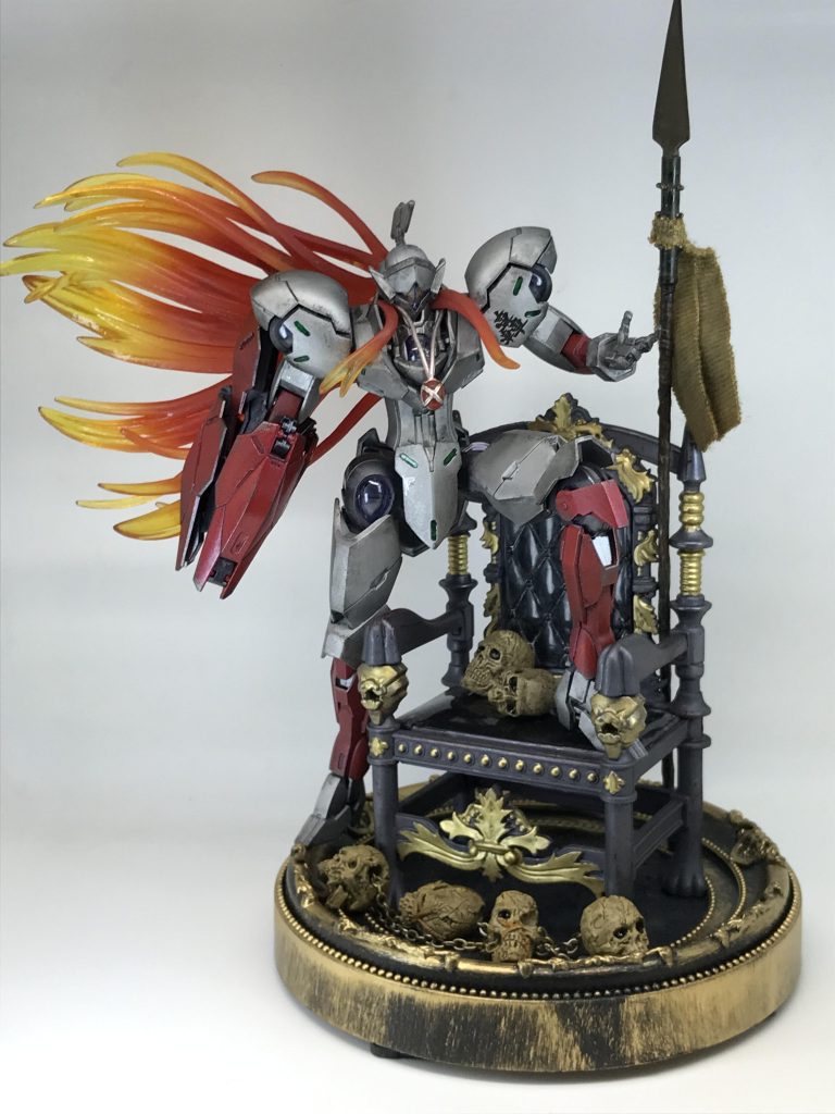 悪魔将軍をイメージして作製しましたが…そんな改造技術が私にあるわけもなく…あくまでイメージだけでミカエリス本体はカラーリングを変更しただけです(左手のみ平手に変更)