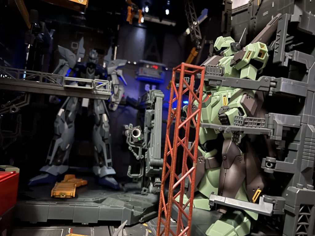 AE & 地球🌏連邦軍ロンド•ベル部隊ネェルアーガマ内MS格納庫ジオラマ–6枚目/制作者：SINANJU