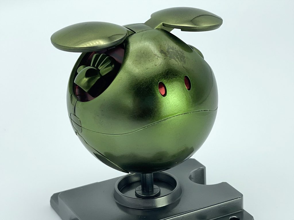 耳フタやハンドパーツは綺麗めに塗装できたのに、本体はメタリック塗装みたいになってしまいました。