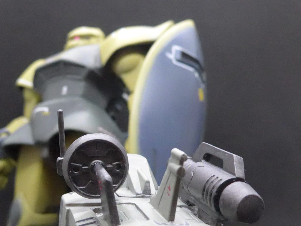 ジョブ・ジョン（J）：このMSはアムロが言っていた新型か？ なんだか動きが鈍そうだ、懐に飛び込んで撃破する！旧キットゲルググ1/100（https://gumpla.jp/old/1179041）