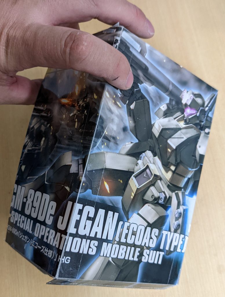 パッケージを使って専用収納箱作成。箱の処理と収納スペース削減に活躍