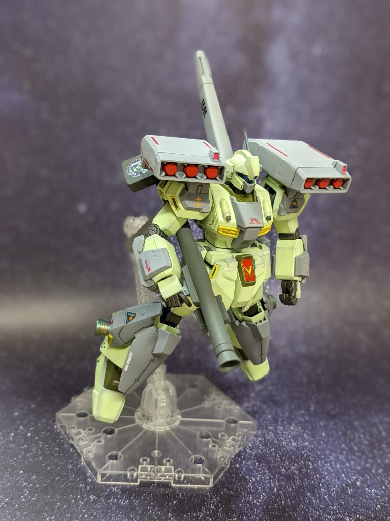 グリーンはクールホワイトベースにデイトナグリーンを垂らして調色。アーマー部のグレーはサフ色がしっくりきちゃったのでサフのままw