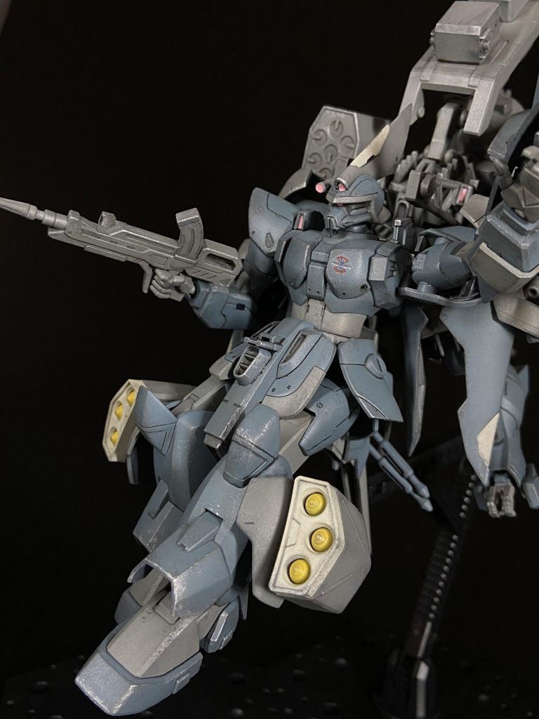 脚部ミサイルもキットのもの。足のシルエットが細かったので幅増しにガンダムグシオンの腰アーマーを。