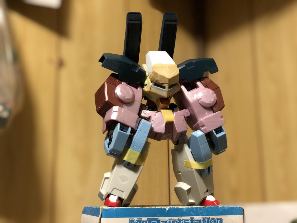 初期段階と現在を見比べるとだいぶ印象も変化し、ズゴックらしい姿になったと思ってます