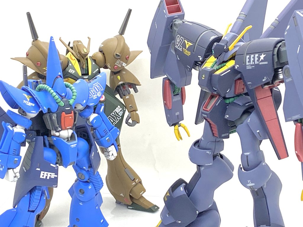 ガブスレイとハンブラビと。明らかに敵の機体だとわかりますが(笑)、マーキングのおかげで統一感は出たと思います。