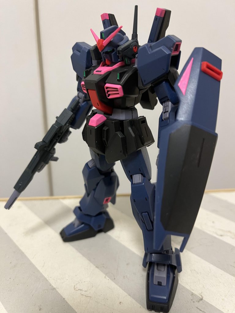 黄色→蛍光ピンク。墨入れ、艶消し。