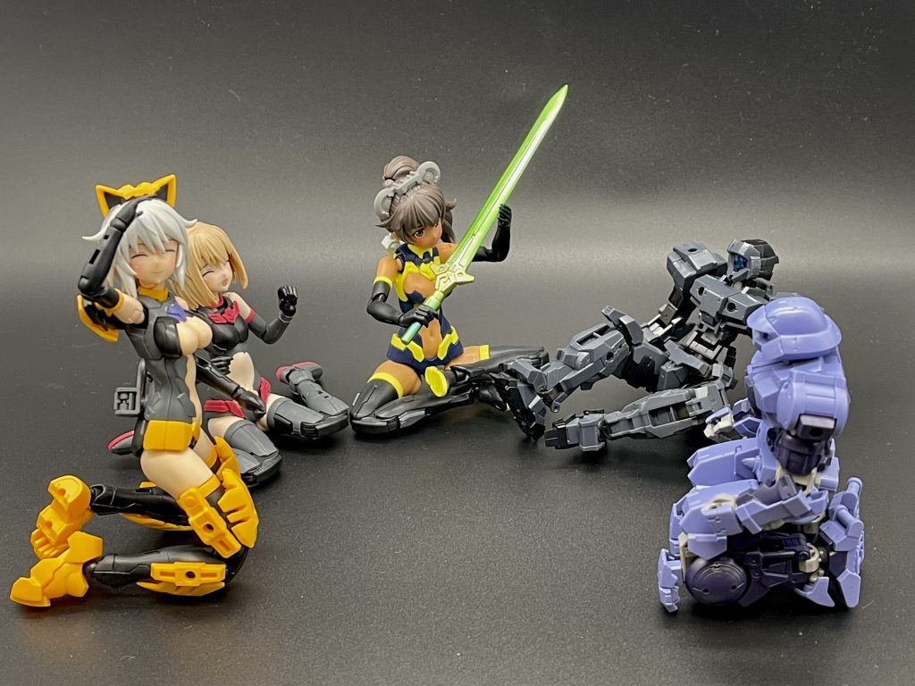 「何か飛んでるナー?」ジー...