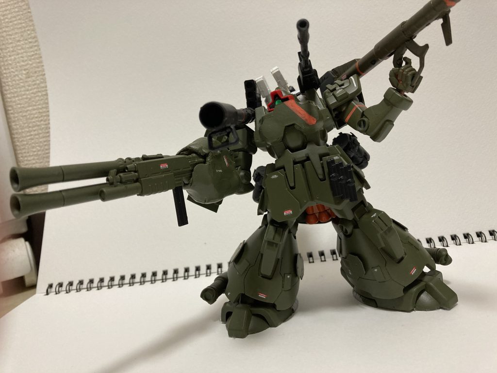 可動域は狭めです。まぁそんなガシガシ動かすような機体じゃないんで… 