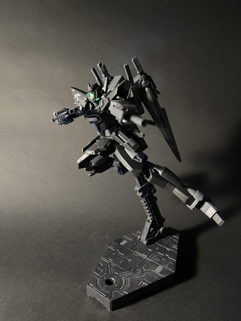 彼の戦闘スタイルは言うまでもない。二丁拳銃である。