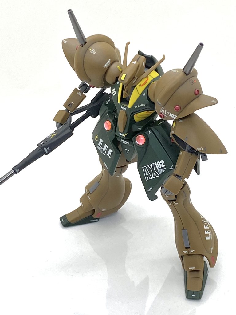 フェダーイン・ライフルのマズル、肩部メガ粒子砲のメタリック以外は(クレオス)Mr.カラーGXスーパースムースクリアーを吹き付けております。