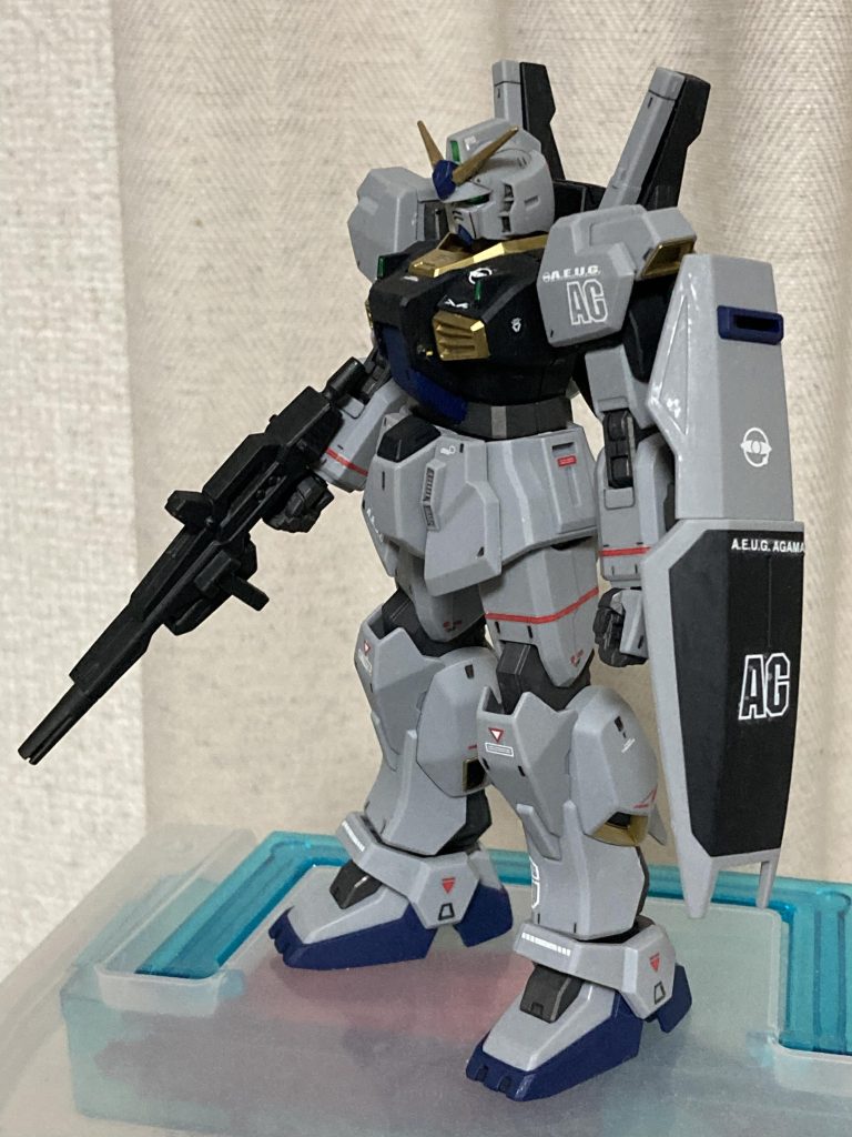 脚のデカールを一枚貼り間違えましたが気にしない…